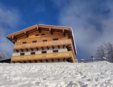 Three-Bedroom Apartment with Mountain View