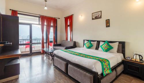 Standard Room with Balcony and Valley View