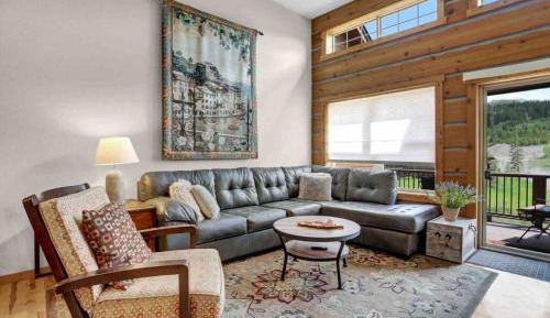 Three-Bedroom Holiday Home 