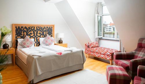 Double Room with Spa Bath and Lake View