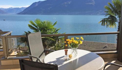 Apartment with Lake View