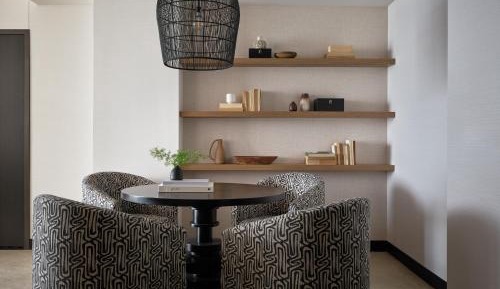 Historic Luxury Suite with Tub - Mobility Accessible