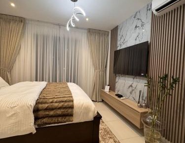 Deluxe Queen Studio 