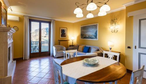 Apartment with Garden View