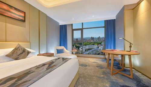 Deluxe King Room with City View - Non-Smoking