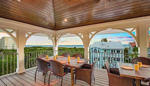 Eight-Bedroom Holiday Home