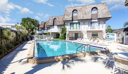 Two-Bedroom Apartment with Pool View