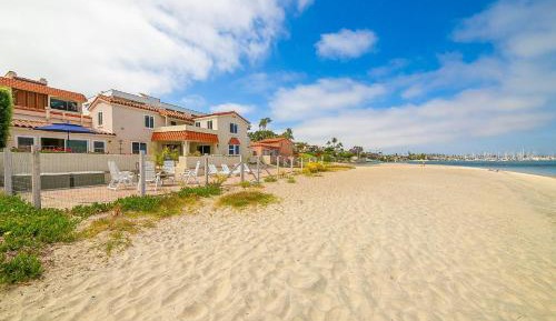 Three-Bedroom Holiday Home 