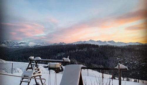 One-Bedroom Apartment with View