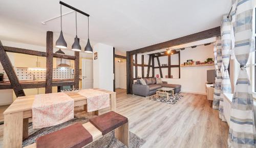 Deluxe One-Bedroom Apartment