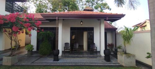 Deluxe One-Bedroom Apartment