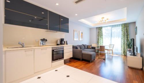 One-Bedroom Apartment with Terrace