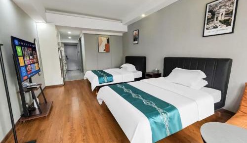 Standard Double Room with Shared Bathroom