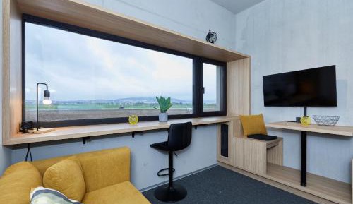 One-Bedroom Apartment with View