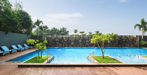 Club King Room with Lounge Access and Complimentary one way Airport Transfer