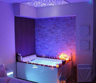 Queen Room with Spa Bath