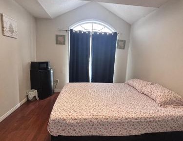Standard Queen Room
