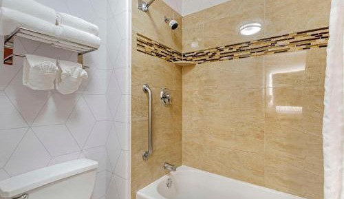 Queen Suite with Sofa Bed - Non-Smoking (No Pets Allowed)