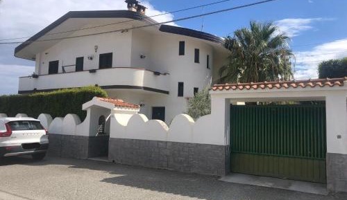 Three-Bedroom Standard Apartment