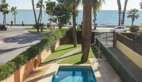 Four-Bedroom Deluxe Apartment