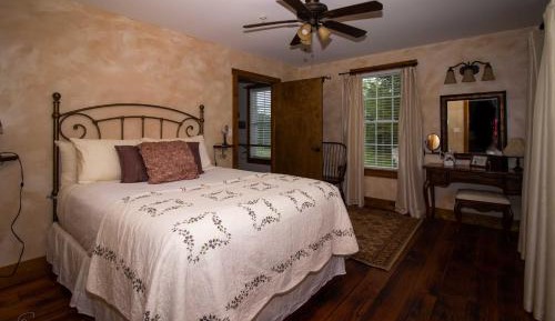 Queen Room - Disability Access