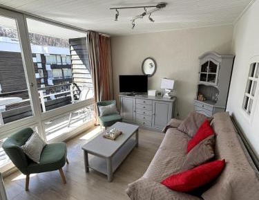 Three-Bedroom Apartment with Mountain View