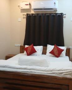 Deluxe Double Room (2 Adults + 1 Child)
