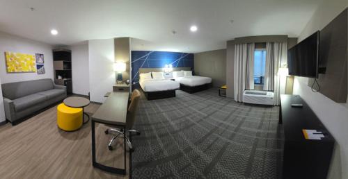 Queen Suite with Two Queen Beds - Non-Smoking