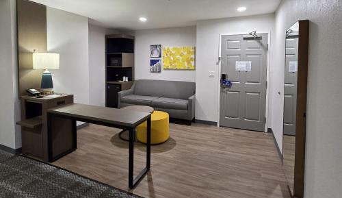 King Suite - Non-Smoking