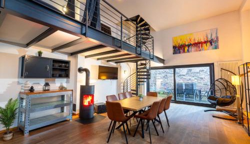 Four-Bedroom Deluxe Apartment