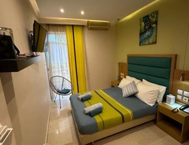 Studio with Garden View