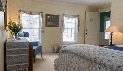 Queen Room with Spa Bath