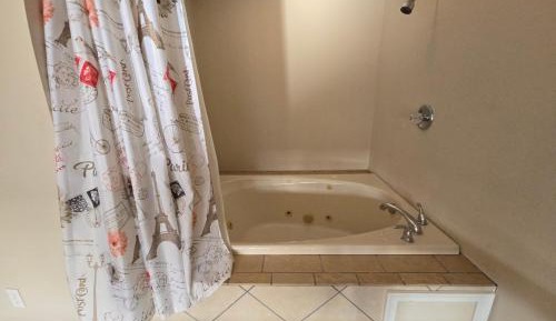 King Room with Spa Bath