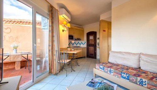 Superior One-Bedroom Apartment with Balcony