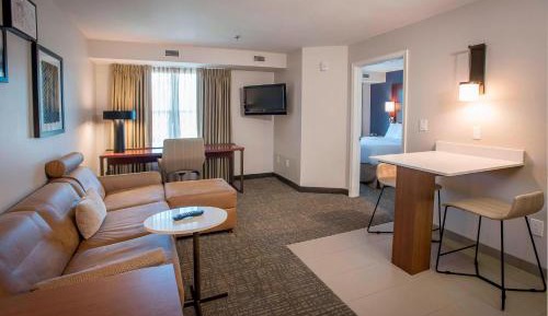 One-Bedroom Queen Suite with Sofa Bed and Downtown View