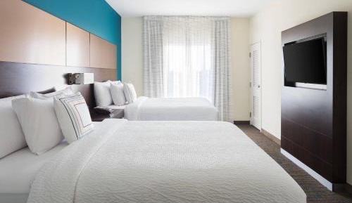 One-Bedroom Queen Suite
