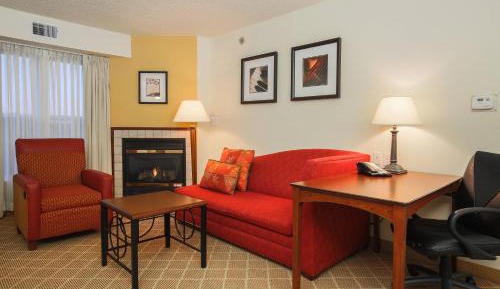 King Studio with Sofa Bed and Fireplace