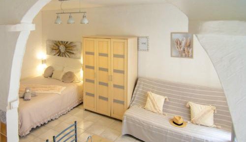 Studio Apartment