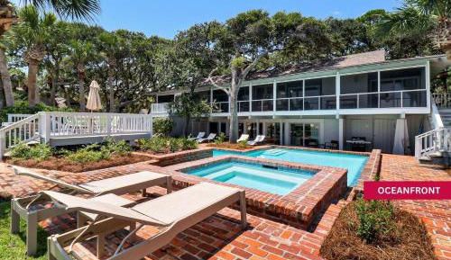 Eight-Bedroom Holiday Home