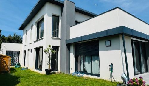 Queen Room with Shared Bathroom