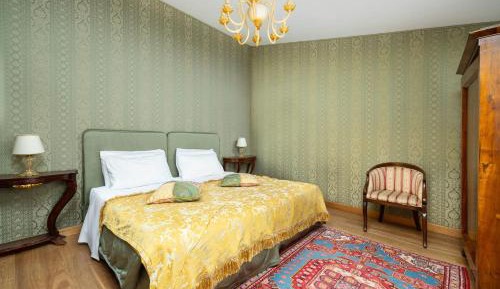 Family Room with Garden View