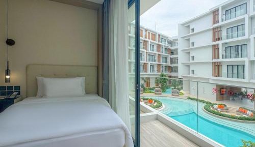 Deluxe Double or Twin Room with Pool View