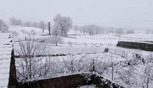 Three-Bedroom Apartment with Mountain View
