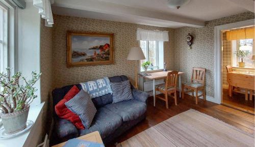 One-Bedroom Holiday Home