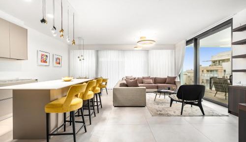 Three-Bedroom Deluxe Apartment
