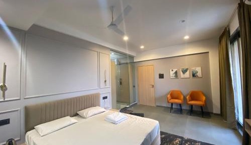 Suite with Lake View