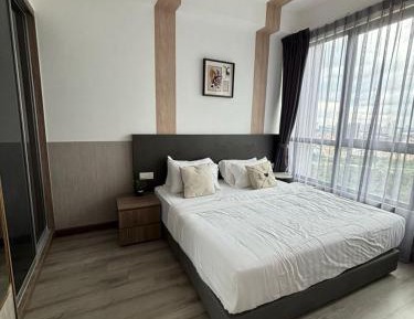 Two-Bedroom Apartment with Mountain View