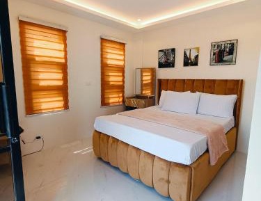 Deluxe Queen Suite