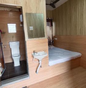 Deluxe Room (2 Adults + 1 Child)