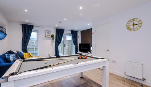 Three-Bedroom Apartment with Balcony